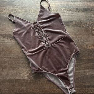 5/$40 Dusty Rose Velvet Bodysuit size M/L